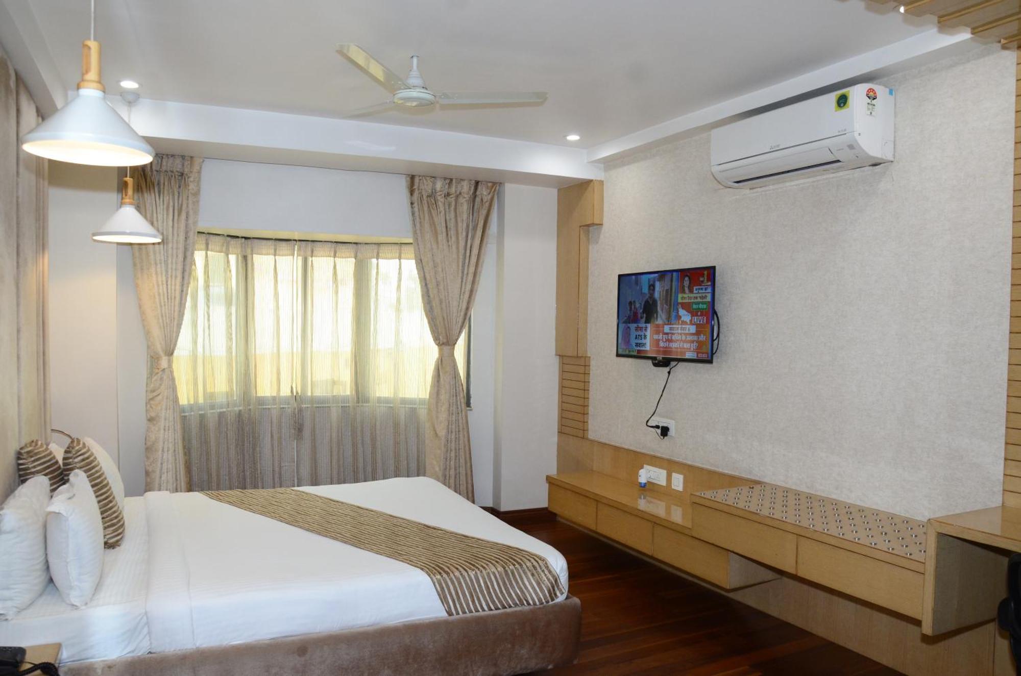 Crytsal Residency Hotel Ranchi Buitenkant foto