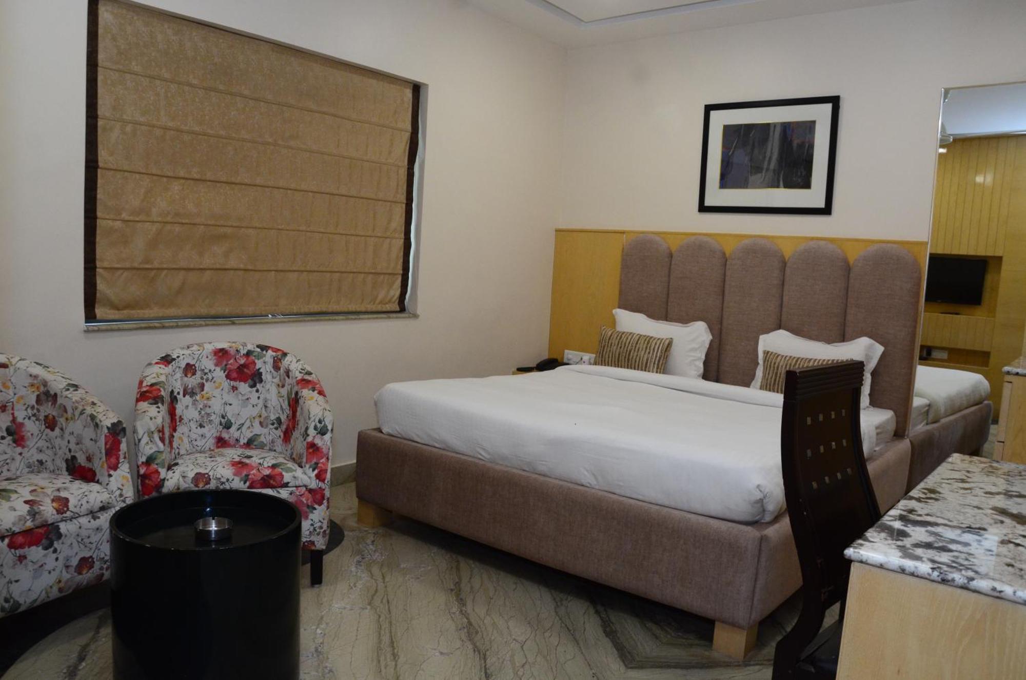 Crytsal Residency Hotel Ranchi Buitenkant foto